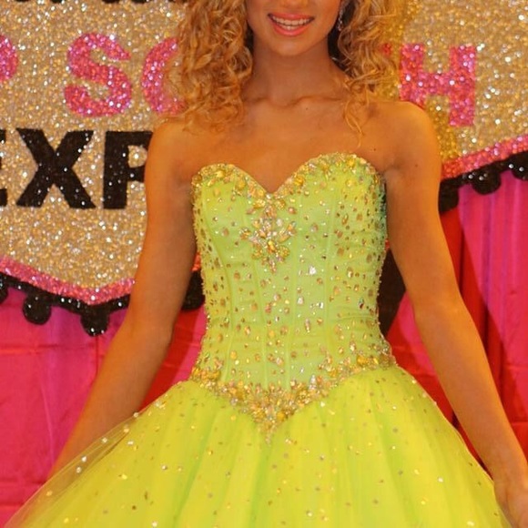 Prom/ pageant quinceanera - Picture 1 of 4